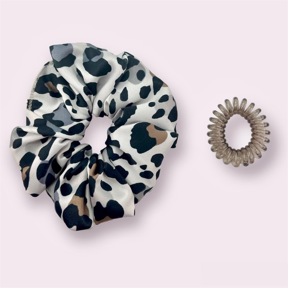 HANDMADE spiral satin hair scrunchie - snow leopard - Picture 4 of 4